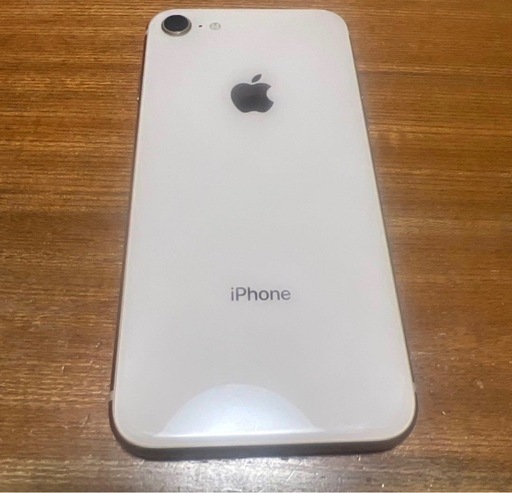 iPhone 8（64GB / シルバー）