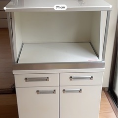 スライドボード付き　食器棚の画像