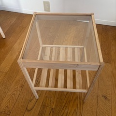 IKEAサイドテーブルの画像