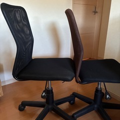 メッシュ生地キャスター付き事務椅子2脚の画像