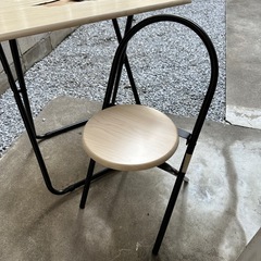 テーブル＆チェアの画像