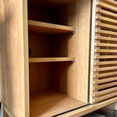 大川家具 幅80 アルダー無垢材 サイドチェスト チェスト キャビネット 木製 収納家具 リビング収納 アルダー 無垢 ナチュラル家 ルーバー扉 引き出し収納 北欧家具 キャビネット アザース 完成品 の画像