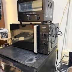 【無料】冷蔵庫、電子レンジ、オーブントースター、机、ベッド、本棚の画像