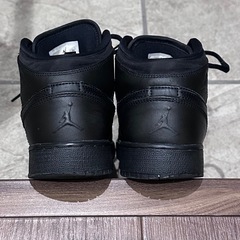 23.5cm NIKE エアジョーダン 1 MID の画像