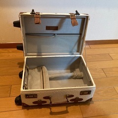 小型キャスター旅行バッグレトロ調の画像