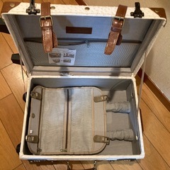 小型キャスター旅行バッグレトロ調の画像