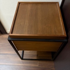 サイドテーブルの画像