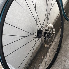 クロスバイク　タイヤの画像