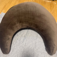もちもちクッション三日月型の画像