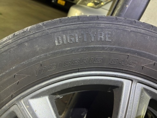 ヴィッツアルミホイール付き夏タイヤ　　175/65R15   