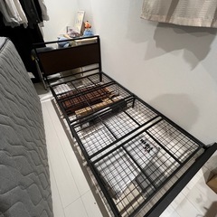 ベッドフレーム
の画像