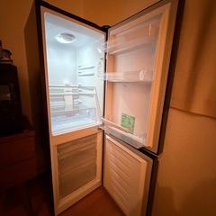 2025年式ノンフロン冷凍冷蔵庫（黒）使用感なしHisenseの画像