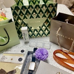 ネックレス3点・FURLA時計・ブランド紙袋の画像