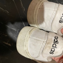 adidasスニーカー23.0の画像