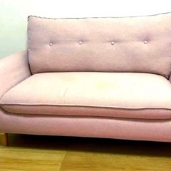 ピンクファブリックソファー2人掛けの画像
