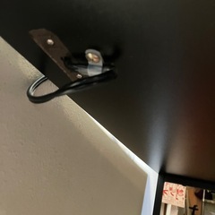 電源コンセント付きの机の画像