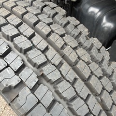 6本　バリ溝　DUNLOP TOYO 275/70R 22.5 タイヤの画像