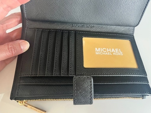 マイケルコース二つ折り財布