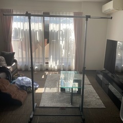ハンガーラック縦横伸び縮みしますの画像