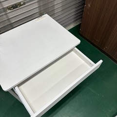 テーブル　デスク　白　机　コンセント付き　の画像