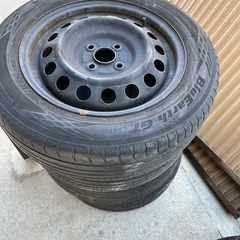 鉄ホイールタイヤの画像