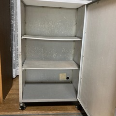 おしゃれ収納キャビネット（キャスター付き）の画像