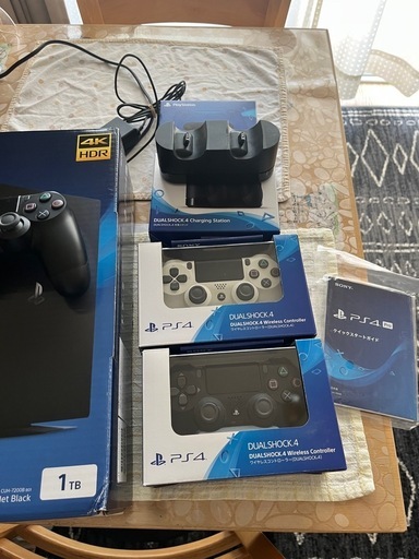 PS4 Pro 本体＋コントローラー4台＋背面パッド＋充電スタンド＋ソフト15本セット