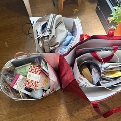 グレー肩掛けミニバックの画像