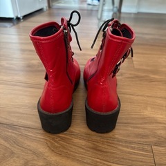 赤いブーツ、サイズ24の画像