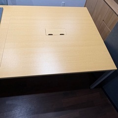 テーブル 机 オフィス 会議用の画像