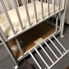 ベビーベッドの画像