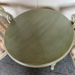 グリーン系花柄椅子2脚　テーブルセットの画像