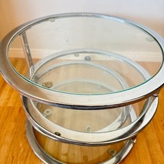 ガラステーブルの画像