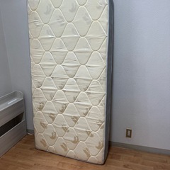 ベットフレーム&マットレスの画像