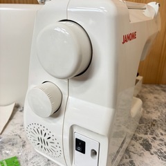 JANOMEロックカッター内蔵ミシンの画像