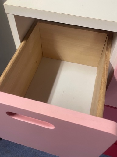 子供部屋に ピンク9ボックス タンス