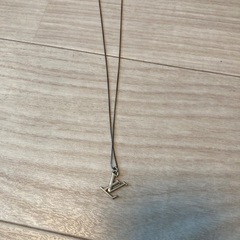 LVロゴシルバーネックレスの画像