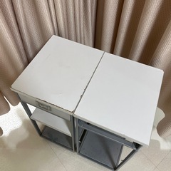 キャスター付き　収納机の画像