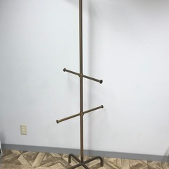 アンティーク調のオシャレなポールハンガーの画像