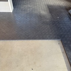 ガレージフロアタイル　ジョイント式の画像