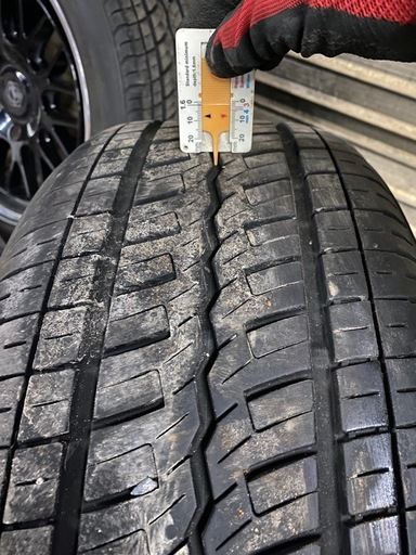 200ハイエースT-STYLE18インチ　タイヤバリ溝！