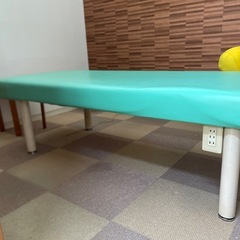 施術ベッドの画像