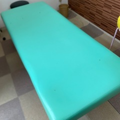 施術ベッドの画像