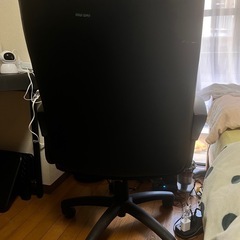 椅子（オフィスチェア）の画像