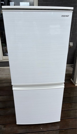 【受渡者決定済】配達可　2019年製　SHARP 冷蔵庫　137L つけかえどっちもドア 2ドア  SJ-D14F