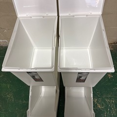 キャスター付きゴミ箱2個セットの画像