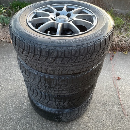 SCHNEDER.  195/65R15、４本　
ナット有