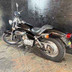 ★支払総額12.8万円★定休日なし！いつでも現車確認可能です！ ホンダ マグナ50 黒 AC13 激安50MT！ 人気のマグナ！ 社外ハンドル！社外メーター！ カスタムベースに♪の画像