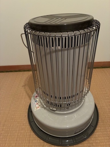 石油ストーブ＋灯油ポリタンク4個＋電動ポンプセット（2022年購入・使用少なめ）