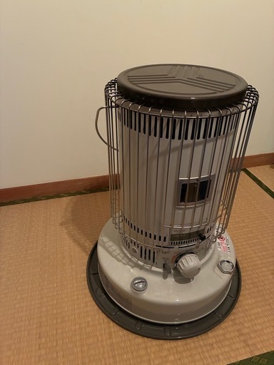 石油ストーブ＋灯油ポリタンク4個＋電動ポンプセット（2022年購入・使用少なめ）